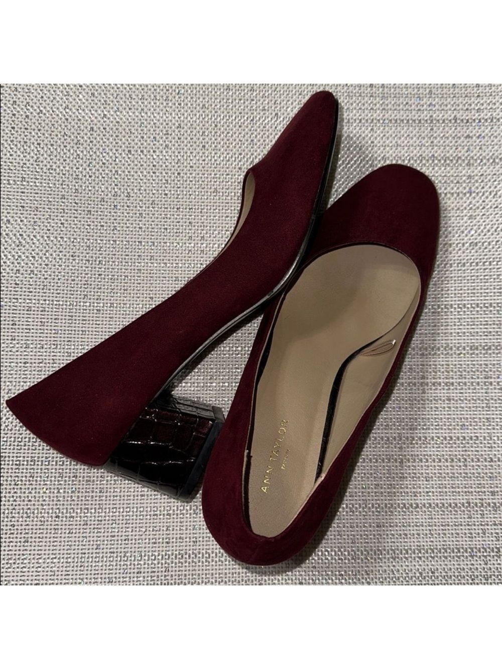 ANN TAYLOR 7 Burgundy Faux Suede Block Pebbled Heel Soft Footbed Pumps